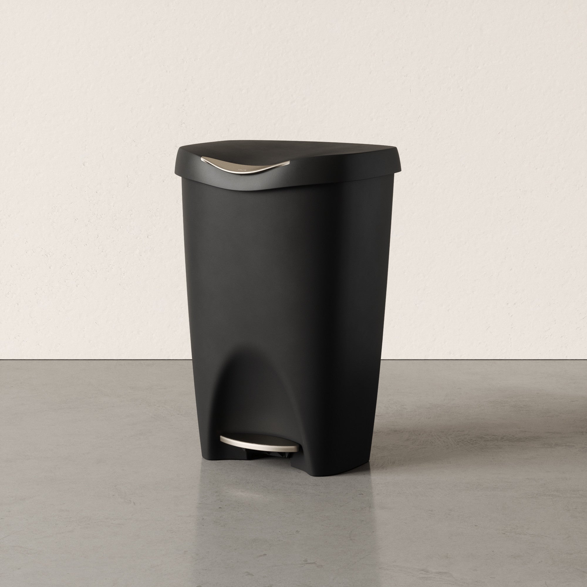 13 gal brim step deals trash can by umbra