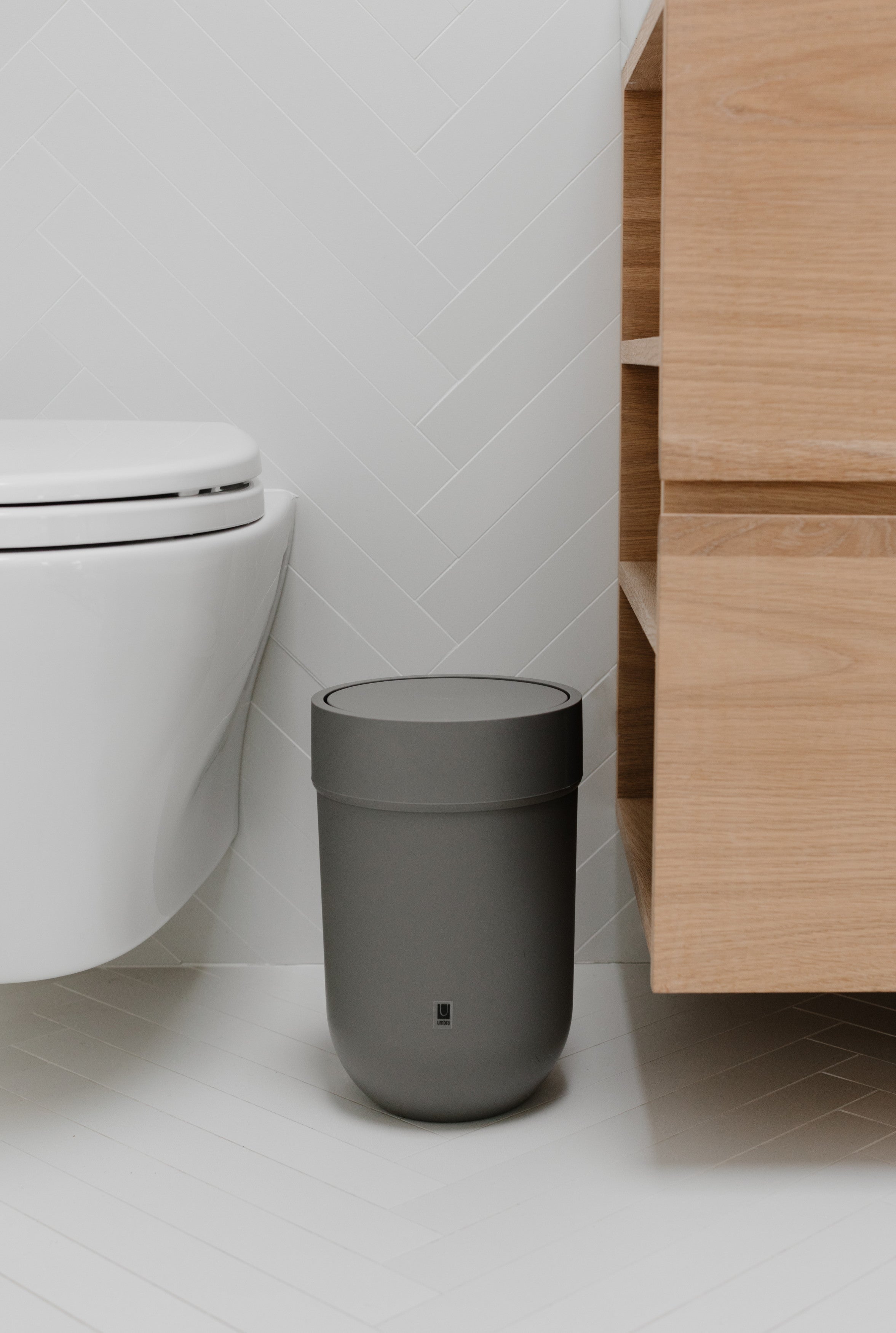 Umbra touch deals trash can